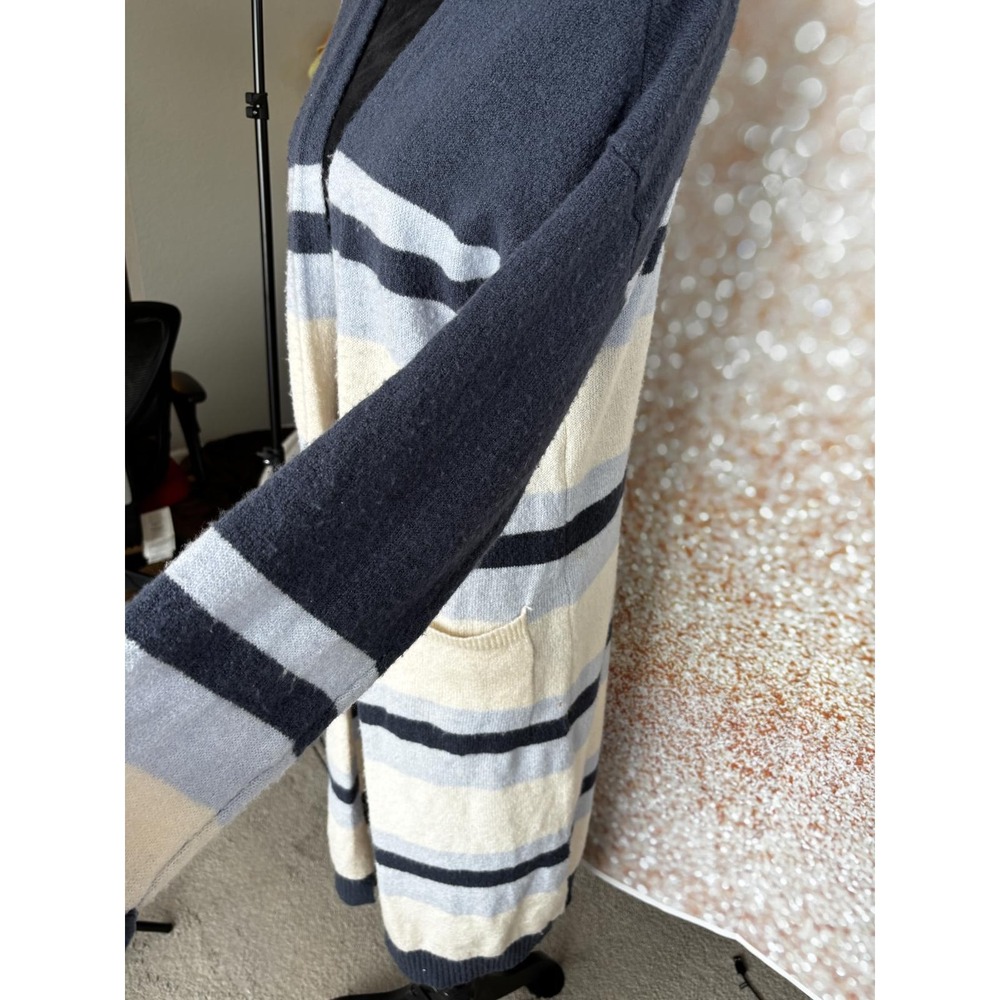 Fluffy, Soft, Cozy ~ Freshman 1996‎ cardigan ~ Medium ~ It has POCKETS - Picture 6 of 11
